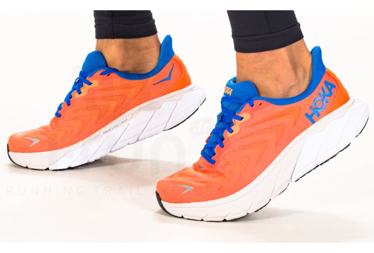 Hoka One One Arahi 6