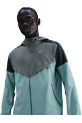 Nike Impossibly Light Windrunner