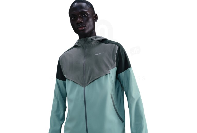 Nike Impossibly Light Windrunner