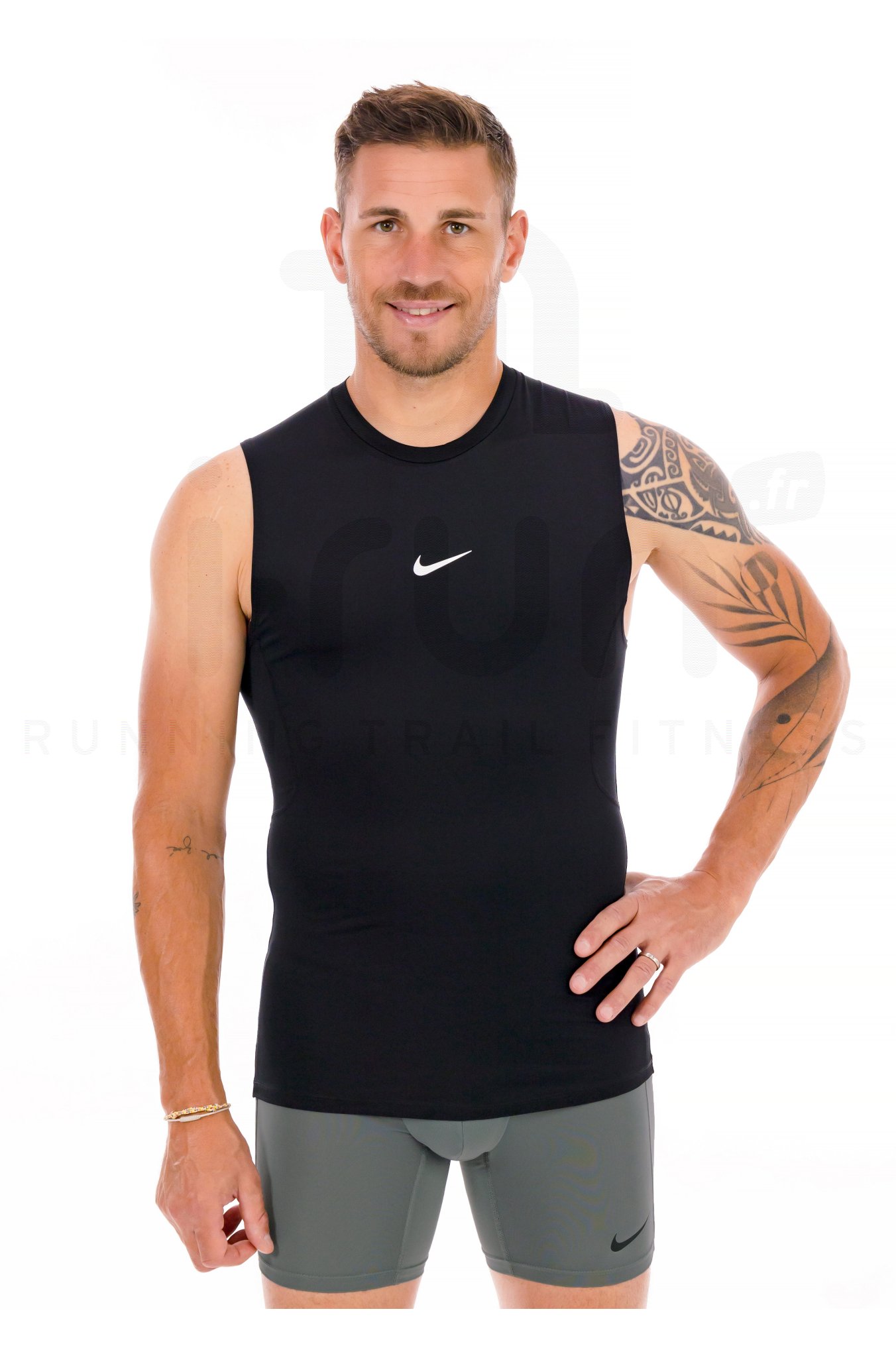 Nike Pro M